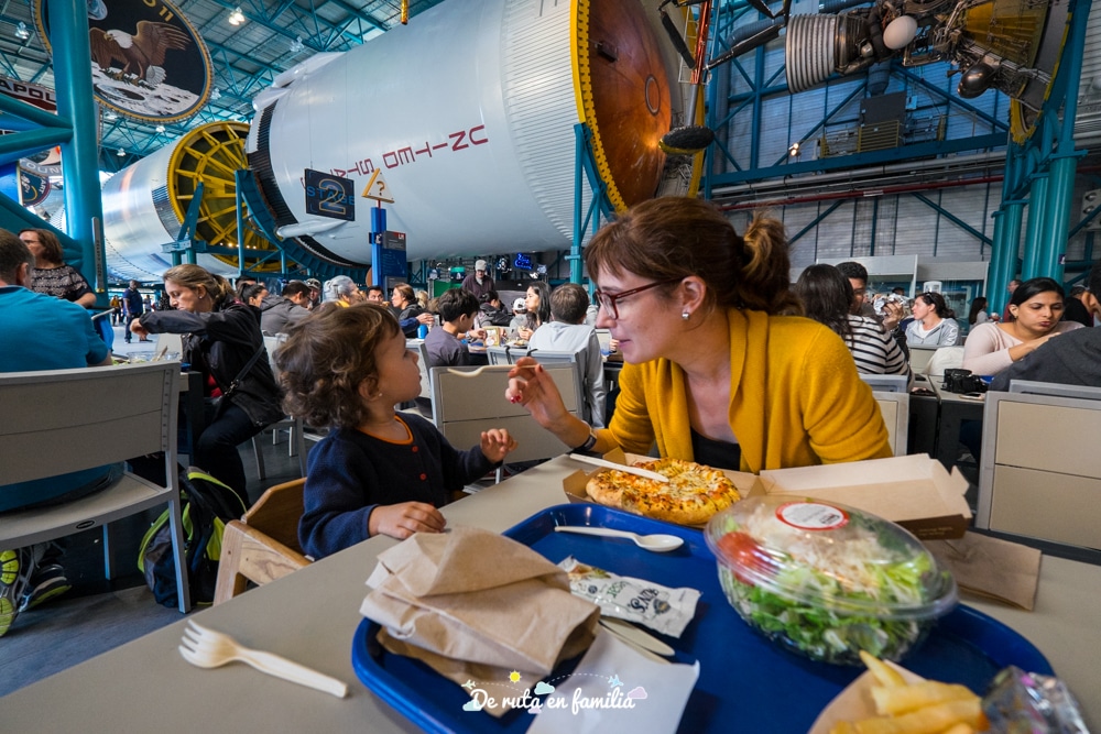 Comer en el Centro Espacial Kennedy