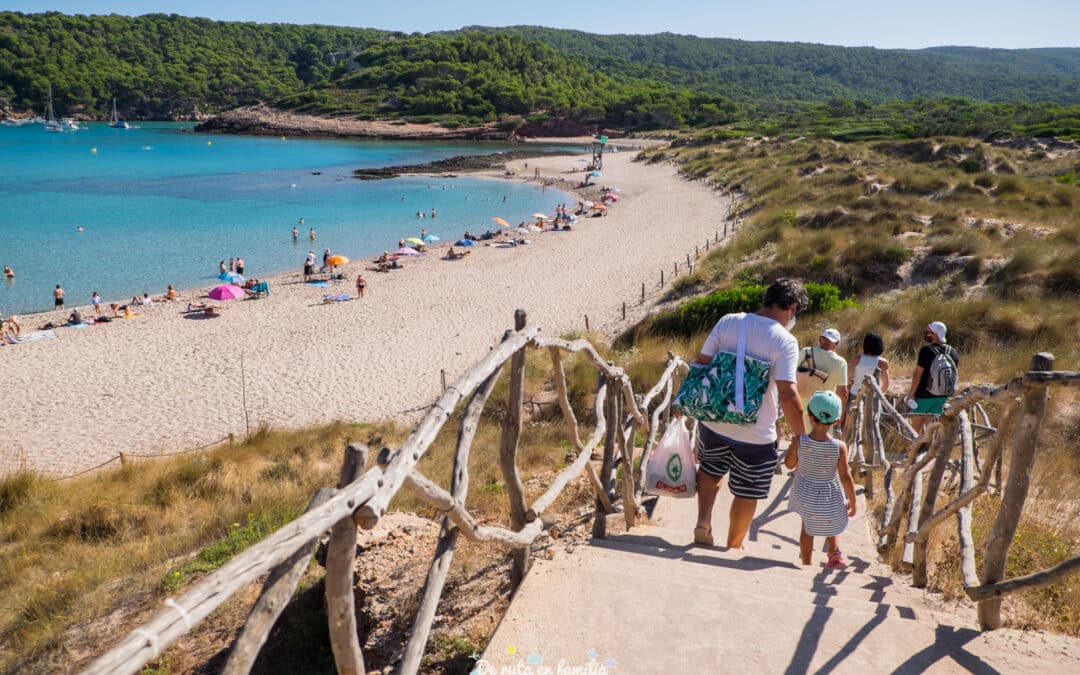 Las playas de Menorca más bonitas y accesibles para ir con niños