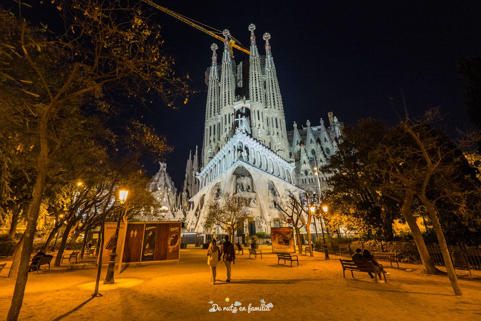 Sagrada Familia de Barcelona de noche