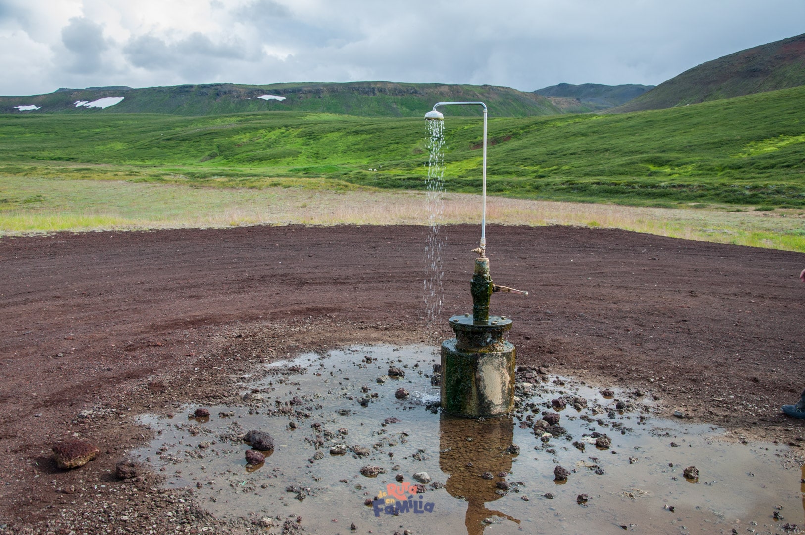 Una ducha en medio de la nada en Islandia