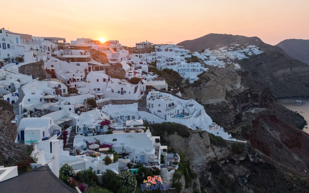 Qué ver en Oia, el pueblo de Santorini más buscado en Instagram