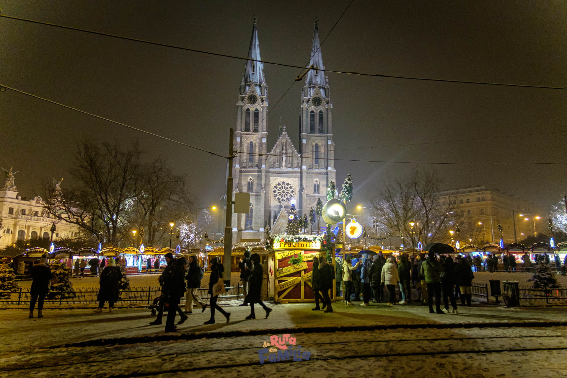 Mercado de Navidad de la plaza de la Paz de Praga